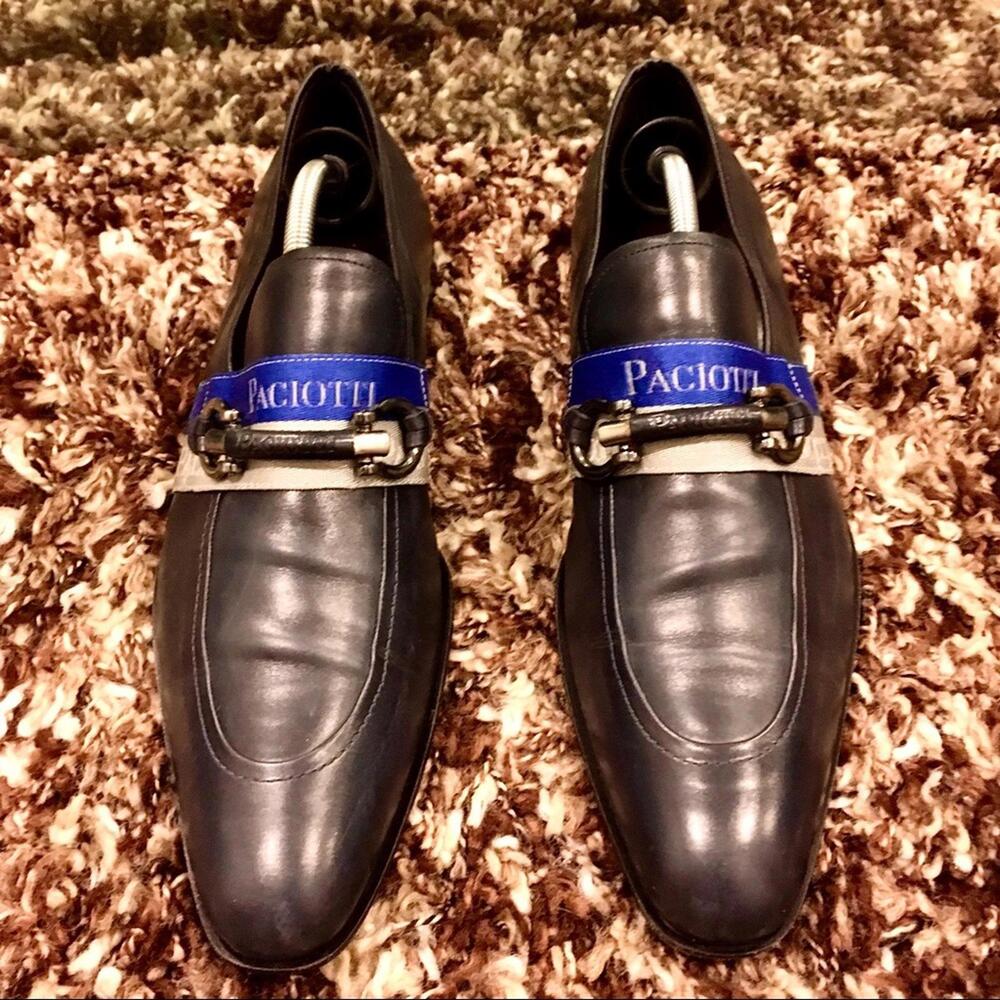 Cesare Paciotti 9 / 42